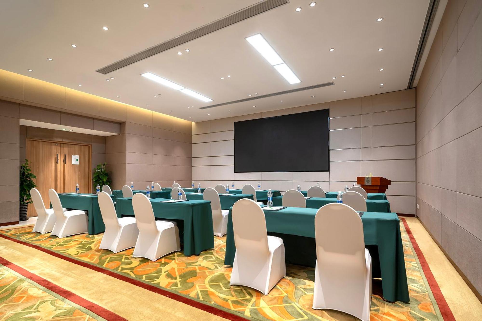 Holiday Inn Shanghai Hongqiao Central By Ihg Екстериор снимка